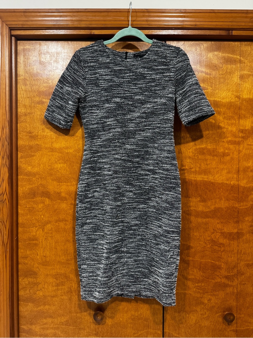 Banana Republic Size 4 Black White Stretch Tweed Sheath Dress